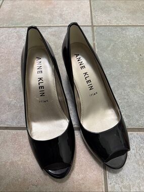 Anne Klein Black Patent Peep-Toe Heels size 10